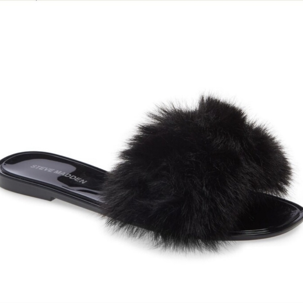 NWOT Steve Madden Fritzie Pom pom jelly sandal